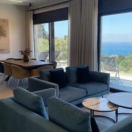 فيلة Carmelia *