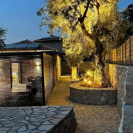 فيلة Carmelia Áyios Nikítas
